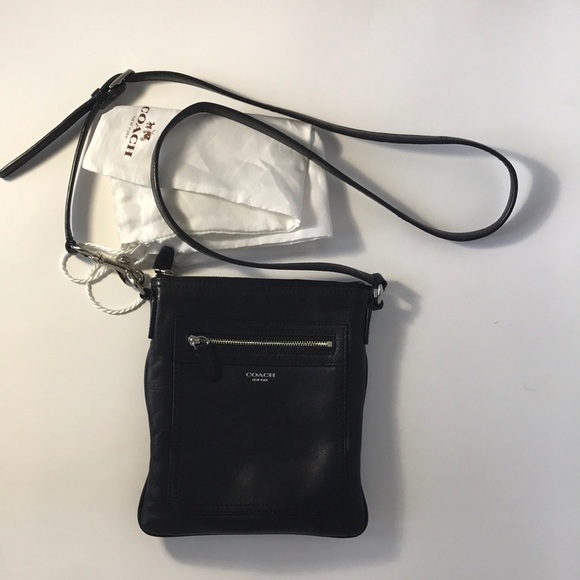 COPY - Coach Zip Messenger - Picture 2 of 8